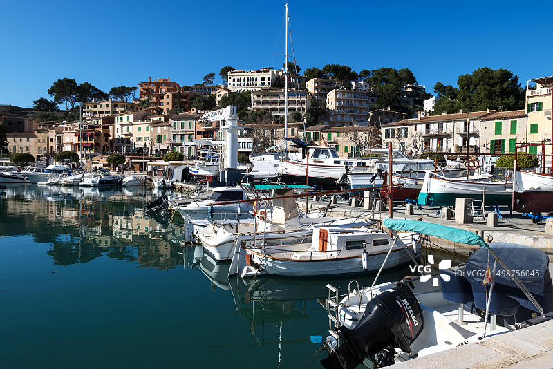 西班牙马略卡岛索列尔港码头图片素材