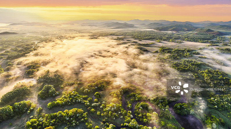 无人机航拍吉林省延边州敦化市大石头林业局沙河湿地像龙一样的沙河图片素材