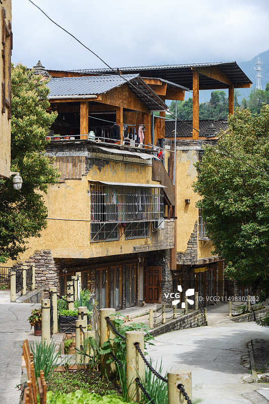 四川阿坝县水磨羌城羌族古建筑街道图片素材