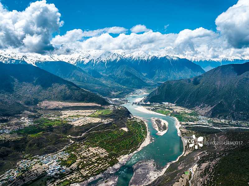 中国西藏林芝索松村雅鲁藏布江航拍图片素材