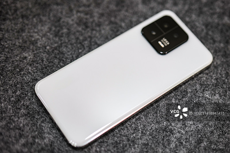 小米13手机特写图片素材