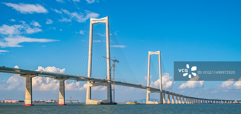 深中通道中山大桥 蓝天白云  天空 船图片素材