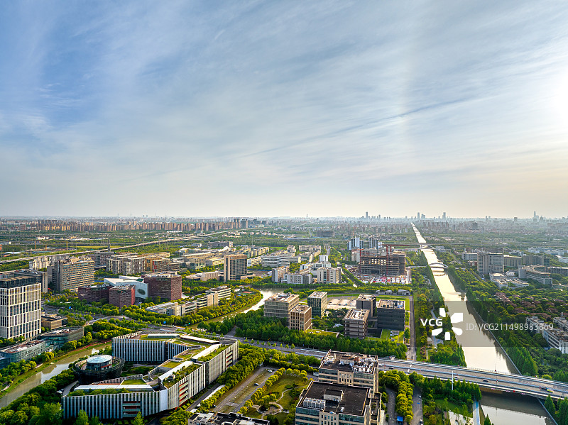 诺华上海园区 出现在城市上空的日晕 日华 上海张江科学城 高科技产业园区图片素材