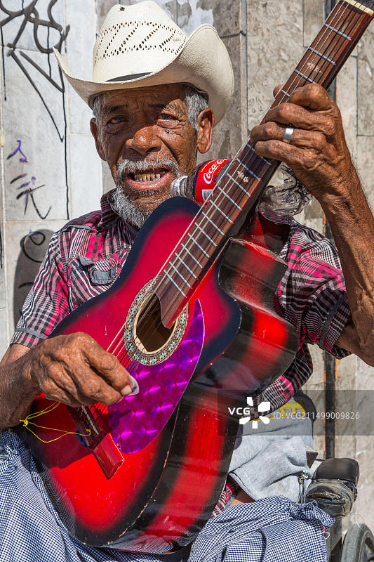墨西哥奇瓦瓦州华雷斯市街头音乐家图片素材