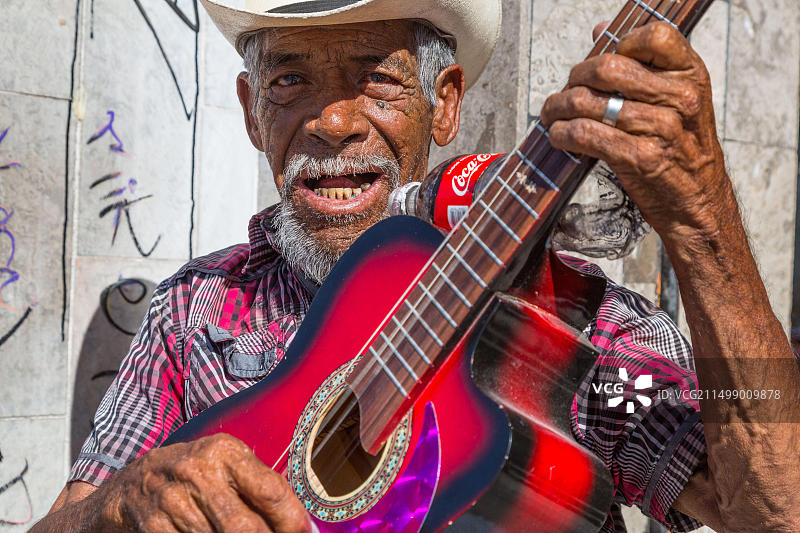 墨西哥奇瓦瓦州华雷斯市街头音乐家图片素材