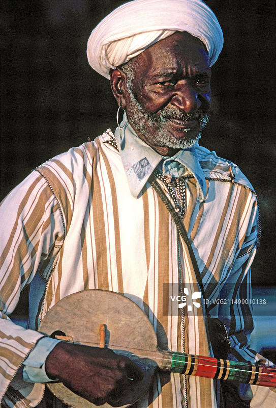 摩洛哥马拉喀什盖纳瓦街头艺人图片素材