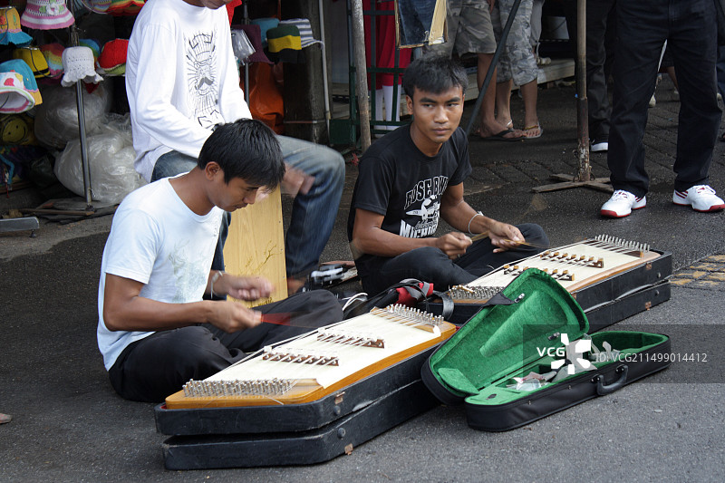 泰国曼谷乍都乍周末市场上的音乐家图片素材