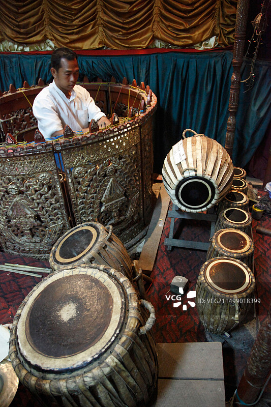 缅甸曼德勒传统鼓乐音乐家图片素材