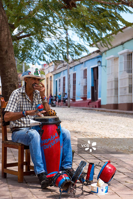 古巴特立尼达的街头音乐家图片素材