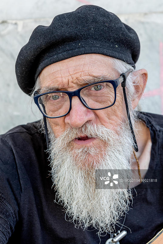 2019年4月伦敦“反抗灭绝”示威活动中的老音乐家图片素材