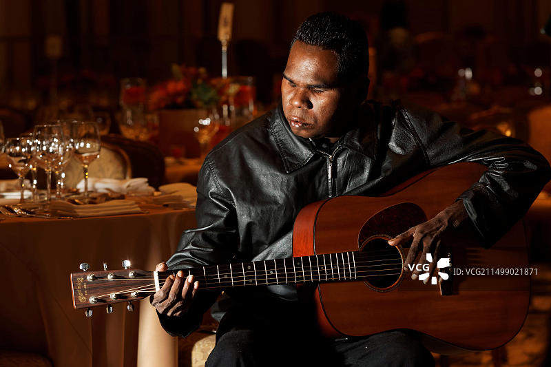 澳大利亚原住民盲人歌手杰弗里·格鲁木尔·尤努平古图片素材