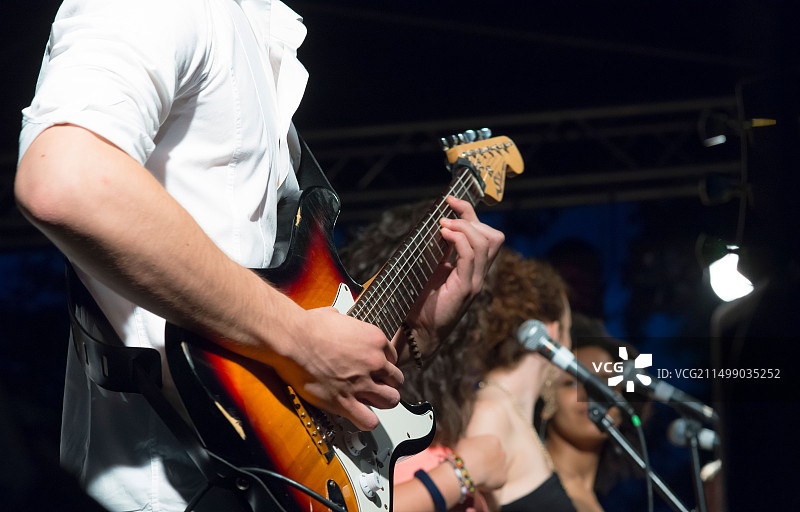摇滚乐队在音乐会上图片素材