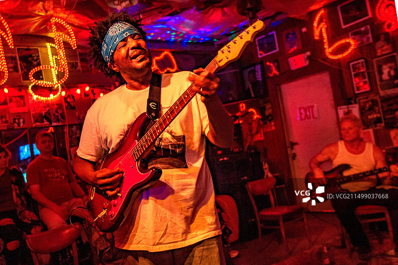 密西西比克拉克斯代尔蓝调乐手演出图片素材