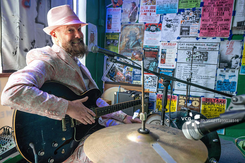美国密西西比州克拉克斯代尔的布鲁斯音乐人肖恩·坏苹果图片素材