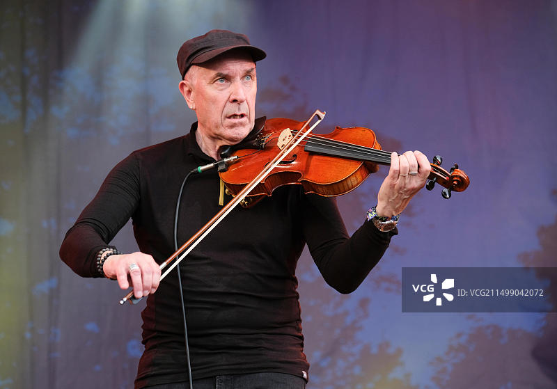 英国费尔波特音乐节：杰弗里·理查森演出图片素材