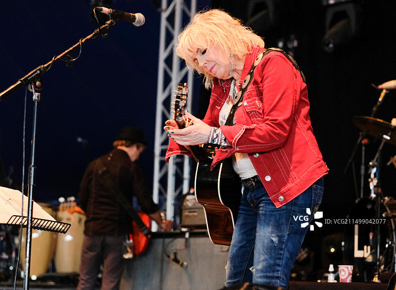 2019年8月4日，露辛达·威廉姆斯在英国威克姆音乐节上表演图片素材