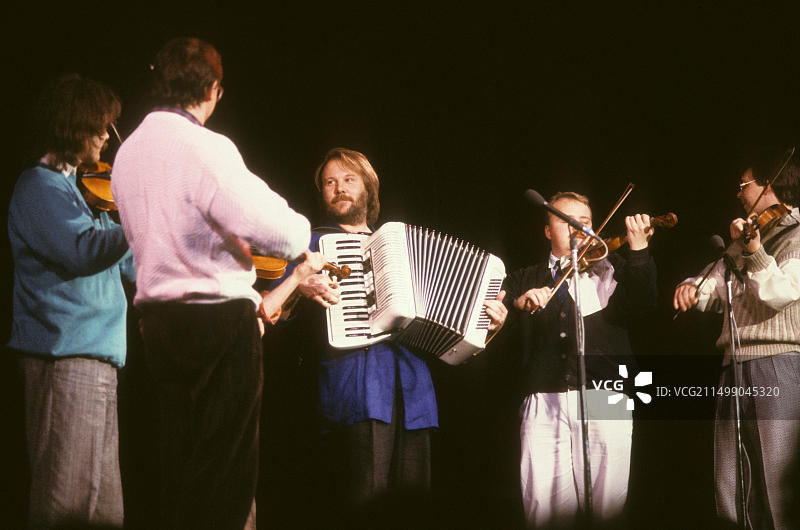 本尼·安德森与Orsa乐队成员合影，手风琴演奏图片素材
