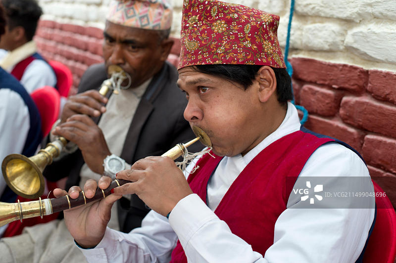 尼泊尔加德满都婚礼乐师演奏图片素材