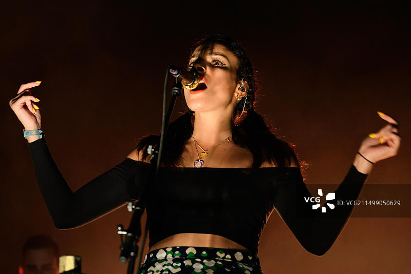 2015年5月28日，西班牙巴塞罗那：Jungle乐队在Primavera Sound音乐节上表演图片素材