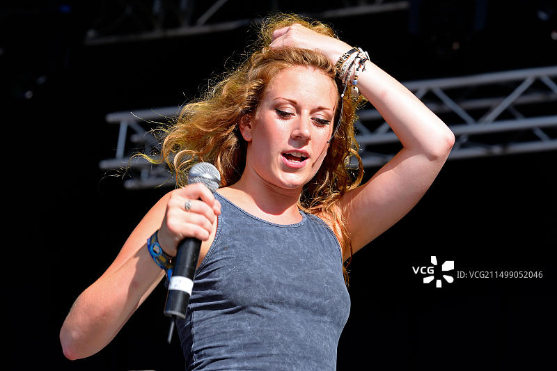 西班牙贝尼卡西姆：Jessica Sweetman在FIB音乐节上表演图片素材
