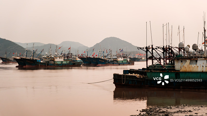 夕阳下的象山石浦渔港码头图片素材