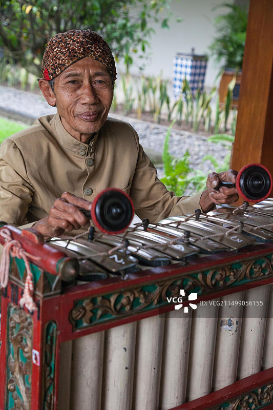 印度尼西亚爪哇岛婆罗浮屠，木琴演奏者图片素材