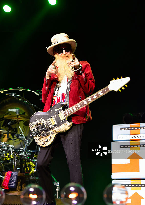 ZZ Top乐队的Billy Gibbons在2023年加利福尼亚州印第奥的Stagecoach音乐节上表演图片素材