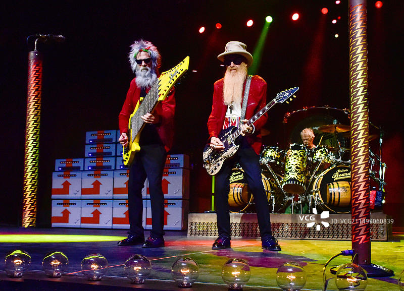 ZZ Top乐队的Billy Gibbons和Elwood Francis在2023年加州印第奥的Stagecoach音乐节上表演图片素材