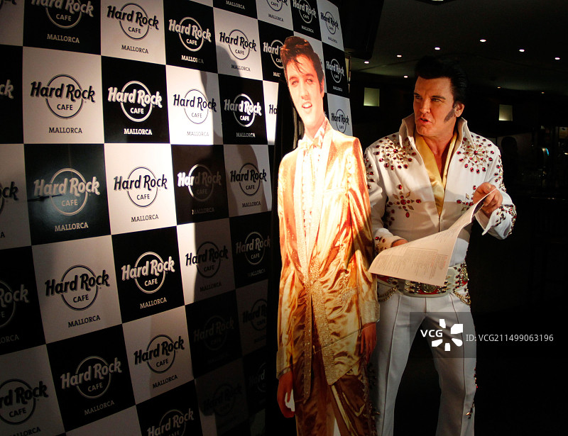 在西班牙马略卡岛演出中看到的猫王模仿者图片素材