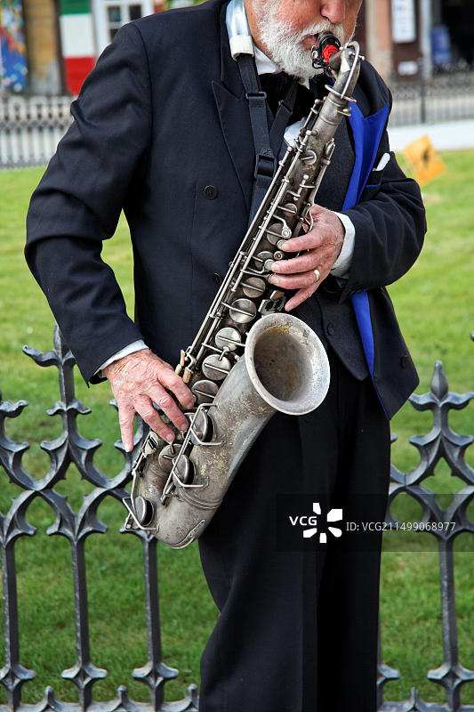 布拉格老城广场的街头音乐家图片素材