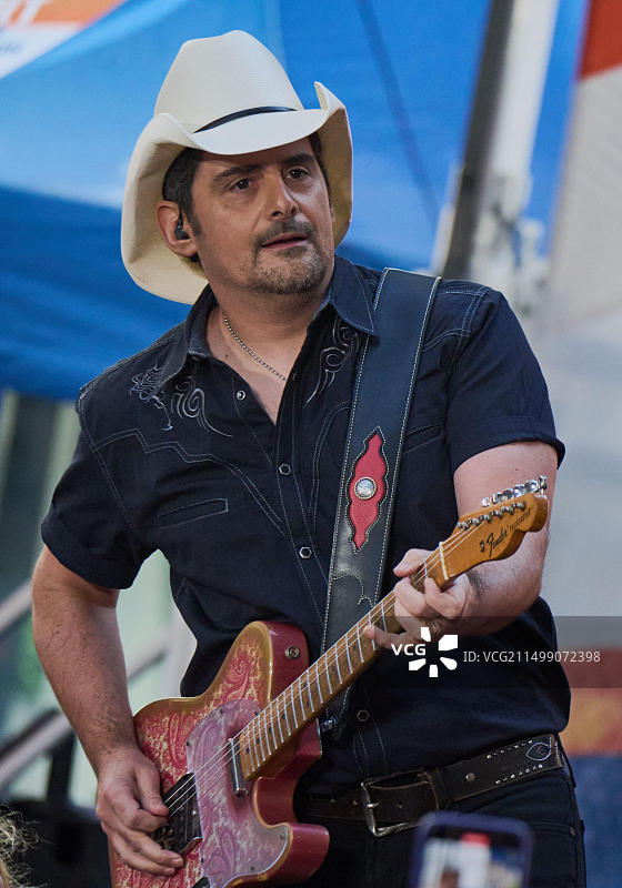 布拉德·佩斯利在NBC“今日”秀洛克菲勒广场演唱会系列上表演图片素材