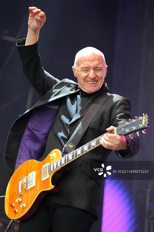 Midge Ure在英国亨利河畔的Rewind South 2019音乐节上为观众带来80年代音乐图片素材