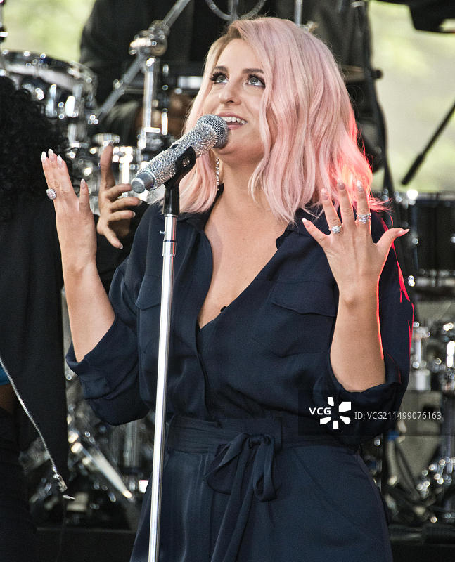 梅根·特雷纳在洛克菲勒广场的NBC今日秀夏季音乐会上表演图片素材