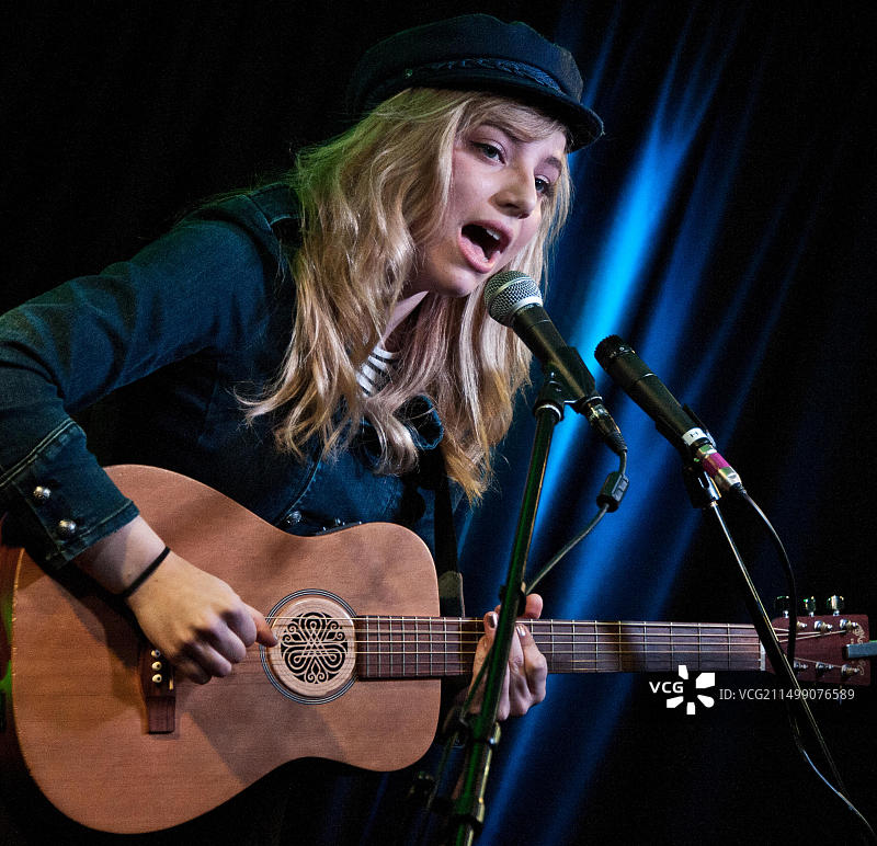 海莉·诺克斯参观Q102表演剧院图片素材