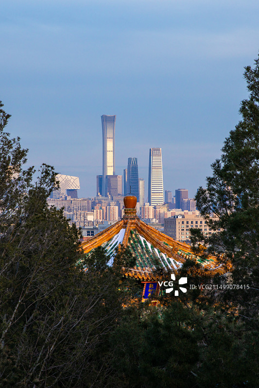北京冬季景山公园远眺CBD图片素材