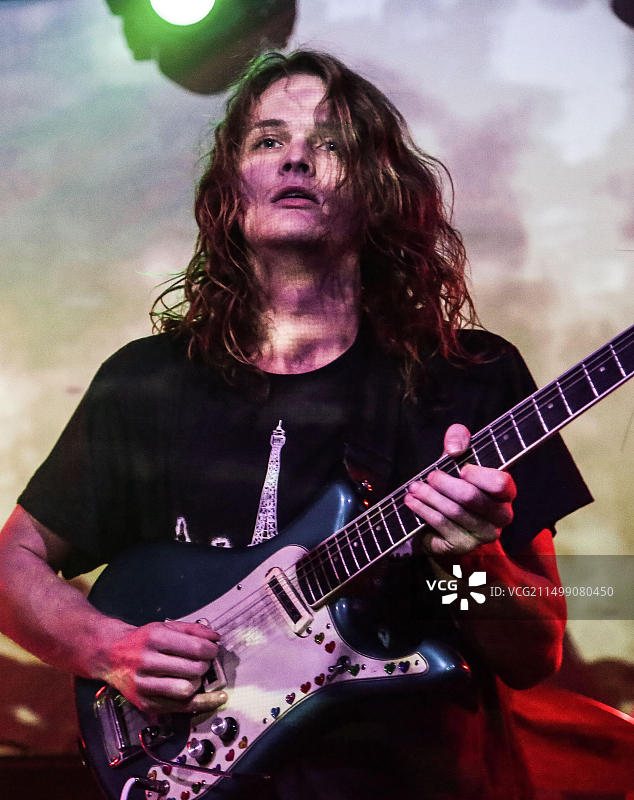 King Gizzard and The Lizard Wizard乐队的安布罗斯·肯尼·史密斯在伦敦Scala现场演出图片素材