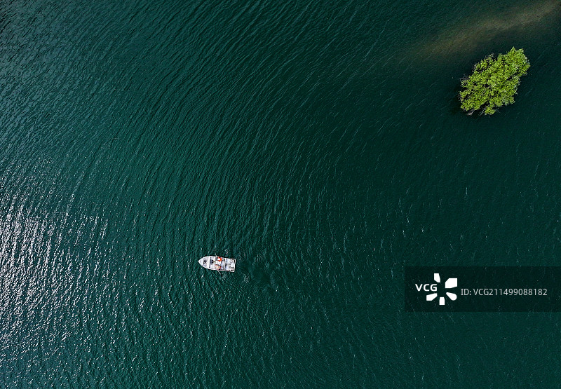 汉江上的一叶小舟图片素材