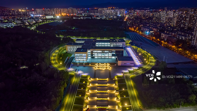 燕山大学图书馆夜景图片素材