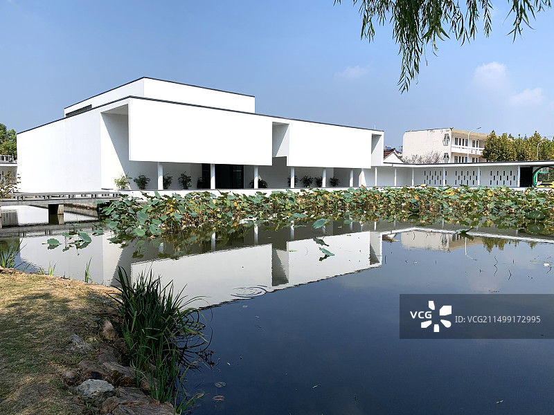 晴天的开弦弓村费孝通江村纪念馆图片素材