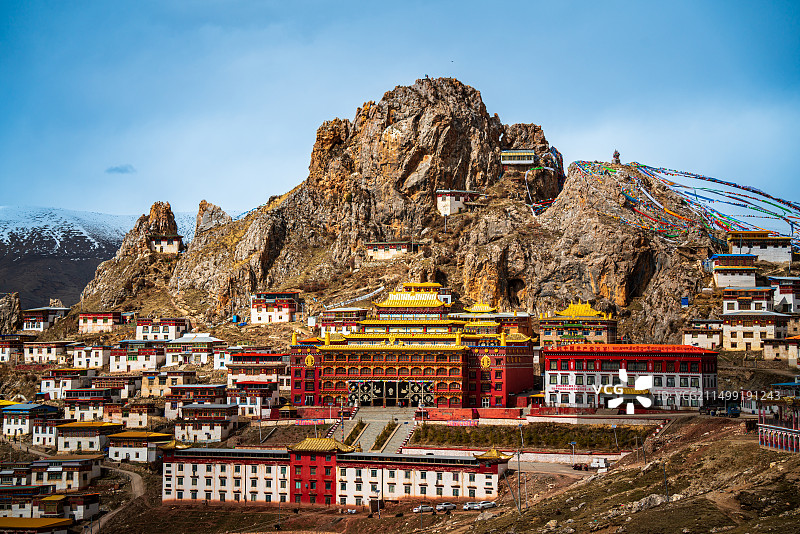 中国西藏昌都市丁青县孜珠寺庙佛教建筑图片素材