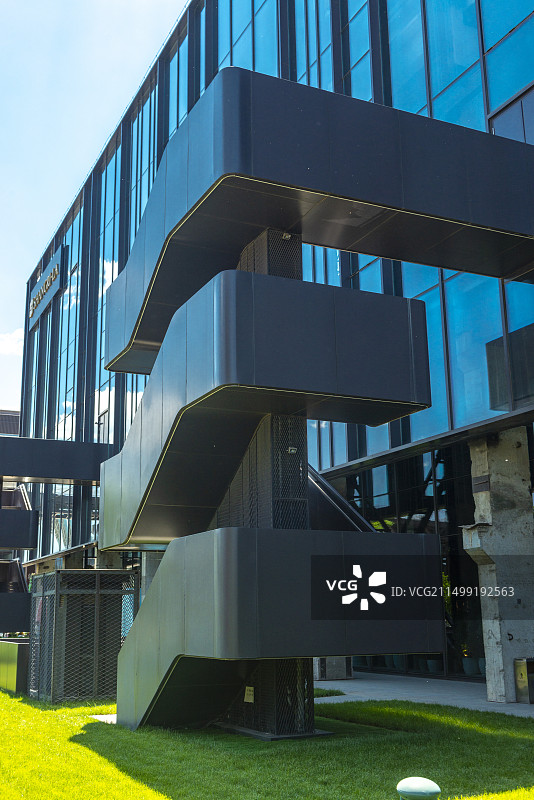 北京首钢园香格里拉酒店户外钢楼梯图片素材