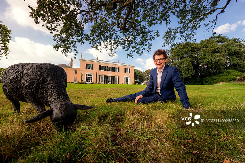 作曲家内德·宾厄姆位于西萨塞克斯郡比格诺公园住宅的家中图片素材