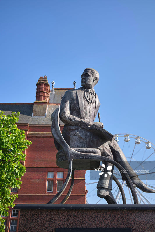 伊沃·诺韦洛雕像，加的夫湾，南威尔士图片素材