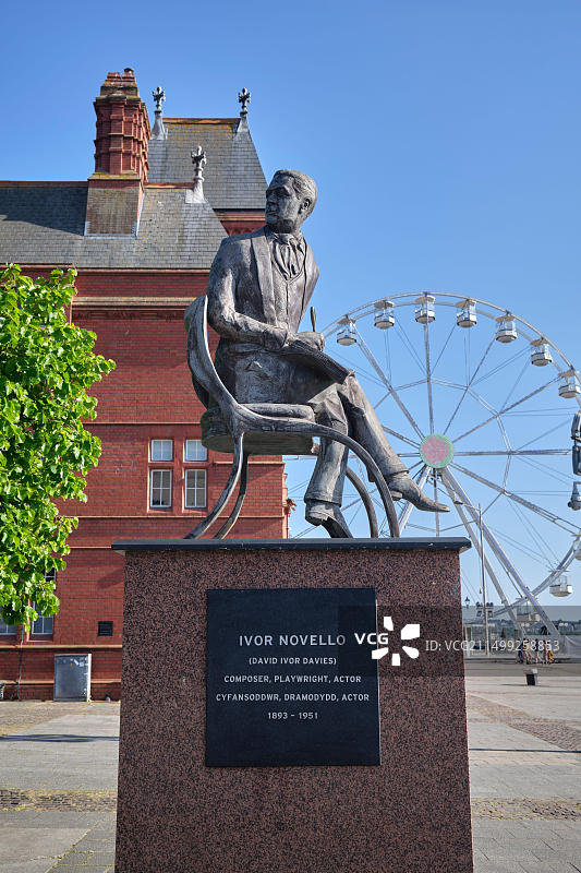 伊沃·诺韦洛雕像，加的夫湾，南威尔士图片素材