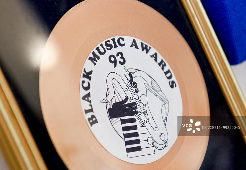 作曲家内德·宾厄姆在他西萨塞克斯的家中-比格诺公园别墅。他的1993年黑人音乐奖。图片素材