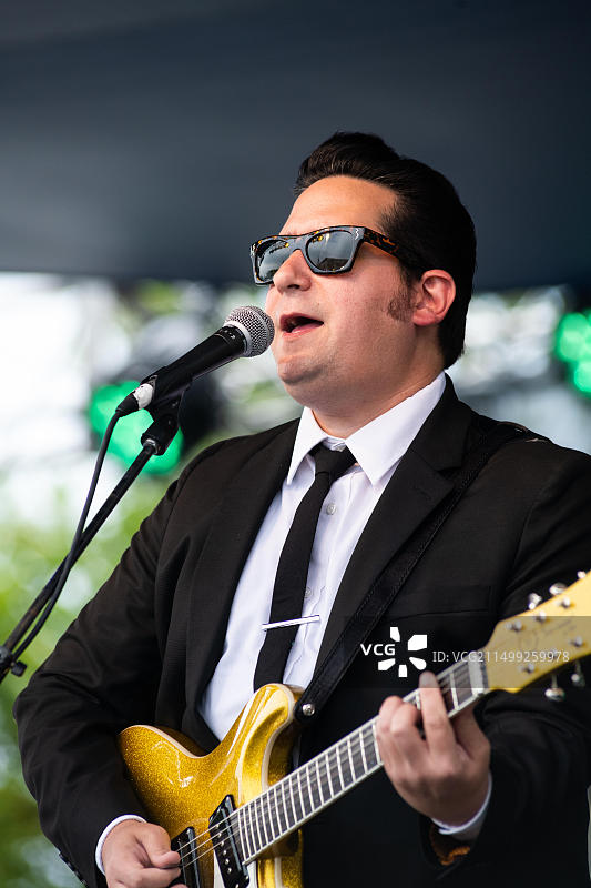 罗西和铆钉乐队在杰斐逊公园哥白尼中心波兰美食节上演出图片素材