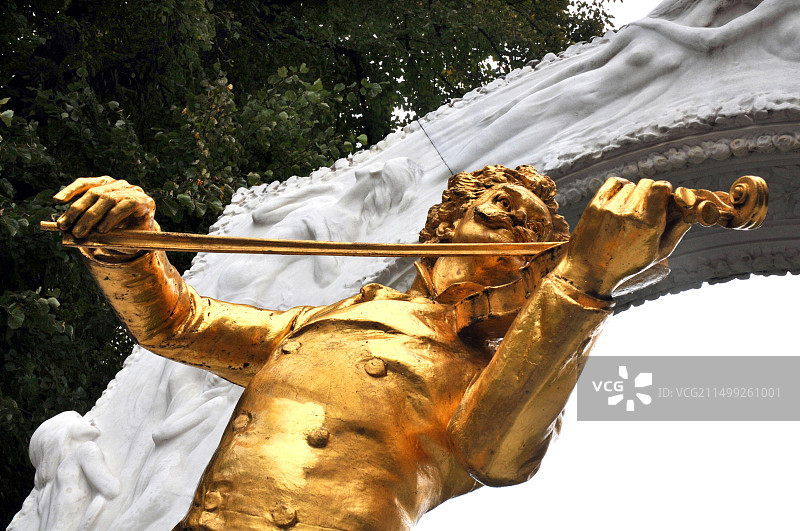 约翰·施特劳斯二世雕像，位于奥地利维也纳城市公园图片素材