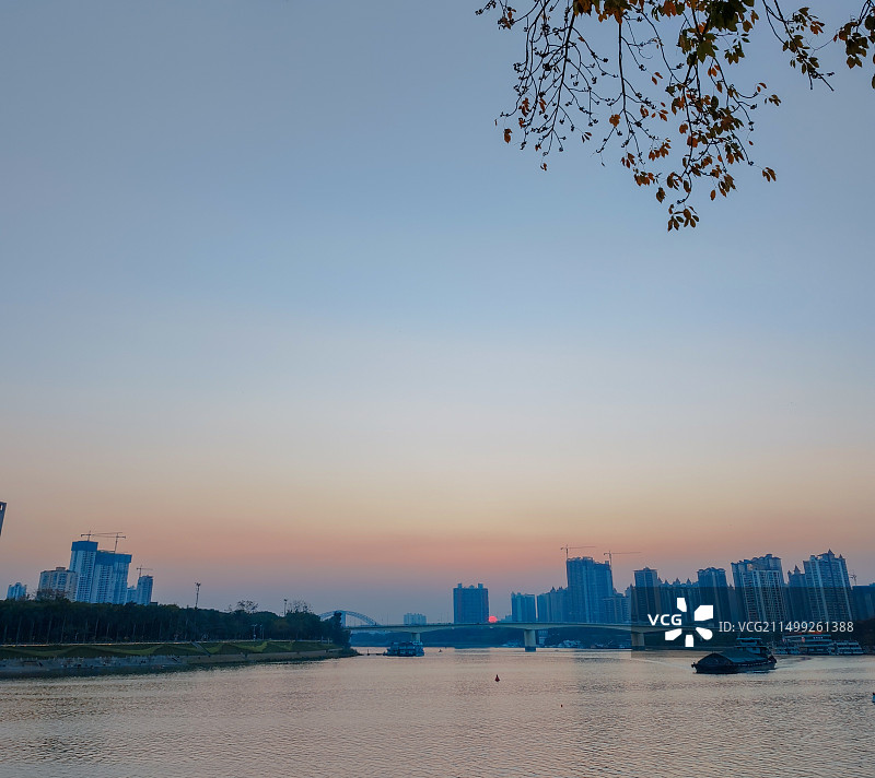 南宁邕江傍晚景色图片素材