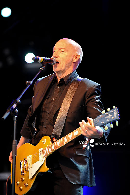 米奇·尤尔在利兹摇滚80年代演出图片素材