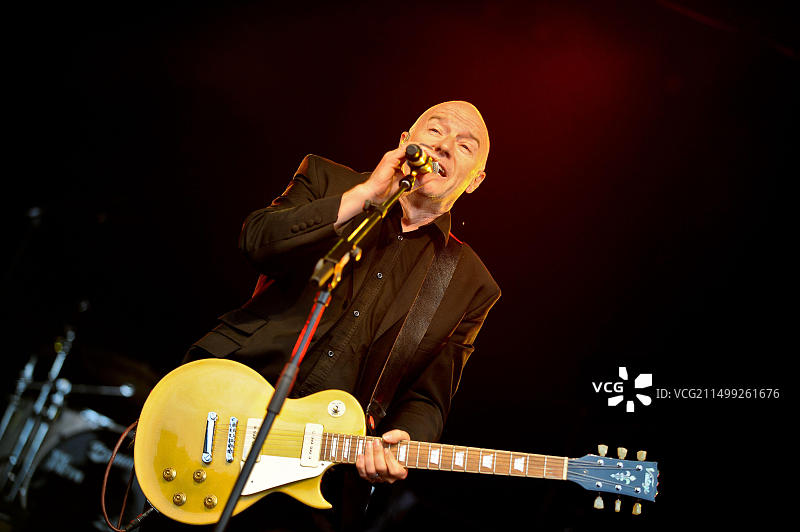 米奇·尤尔在利兹摇滚80年代演出图片素材